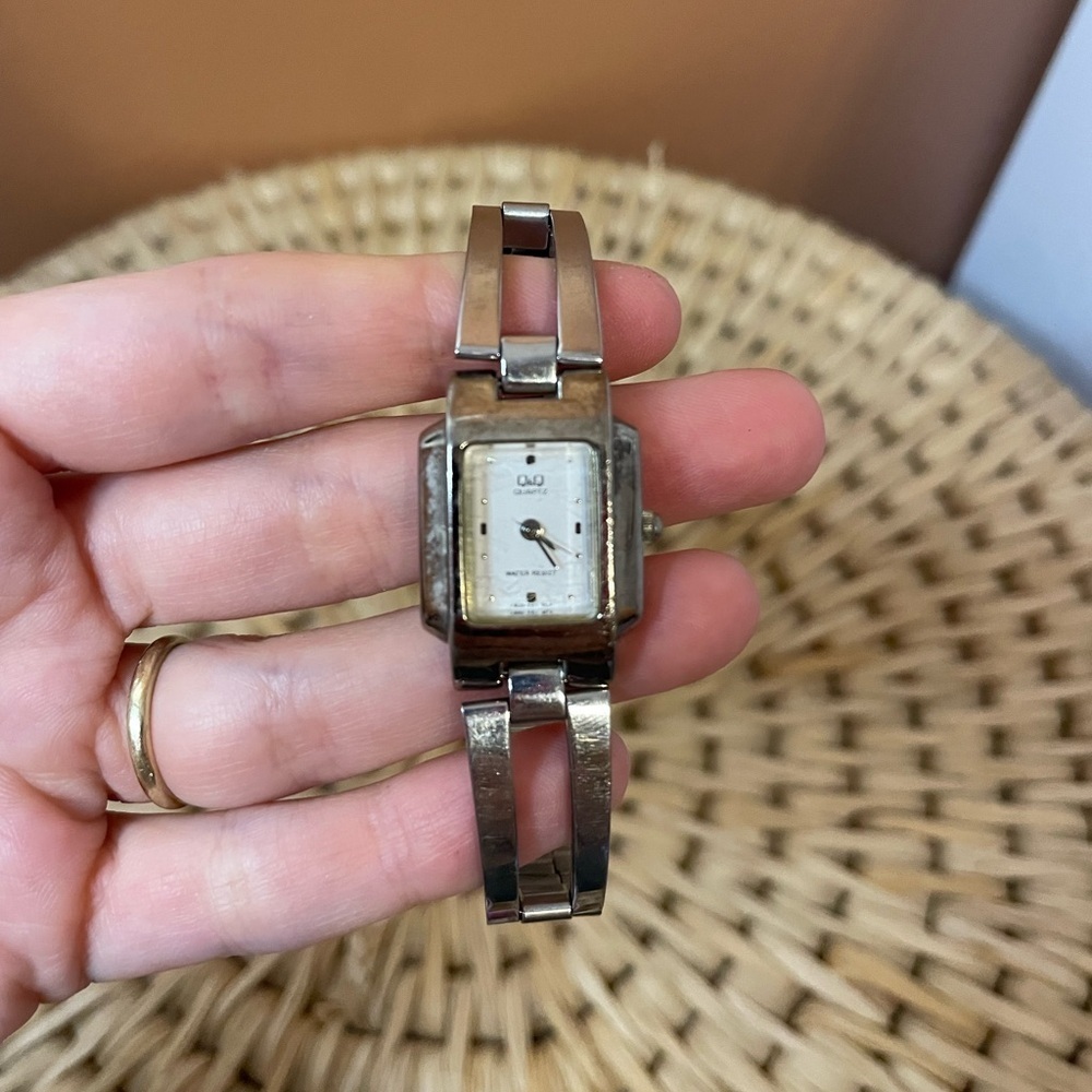 Vintage Q&Q Quartz Silver Watch